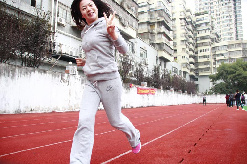 女子1000米长跑剪影